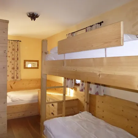 Nei Y Suredl Nevesole Aparthotel