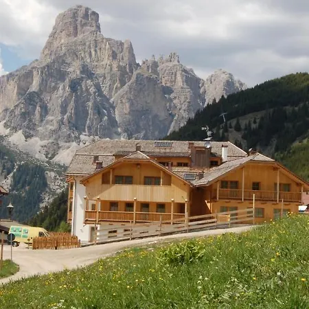 Nei Y Suredl Nevesole Corvara